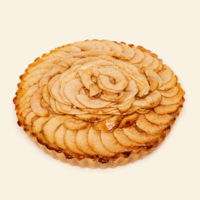 Tarte aux pommes maison avec des pommes caramélisées de La Douce Mie