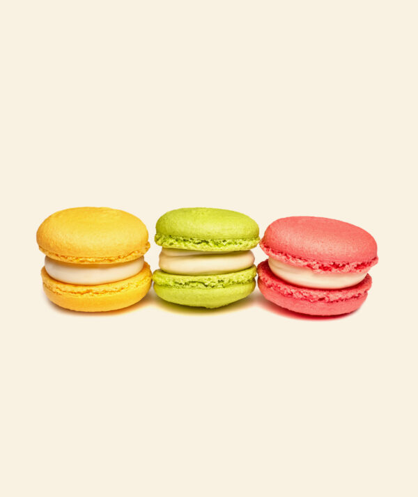 Macarons tricolores faits maison aux couleurs pastel de La Douce Mie.